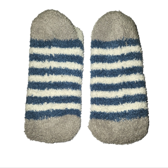 Bundled Cozy Ankle Socks - Picture 4 of 10